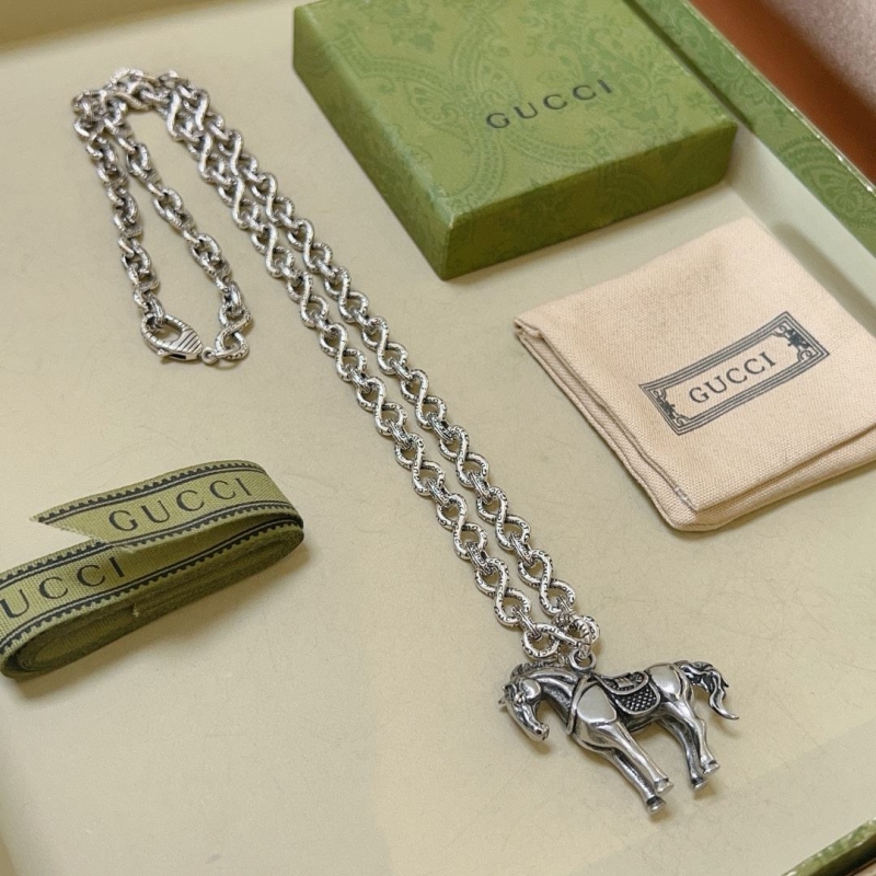 G*u*i necklaces